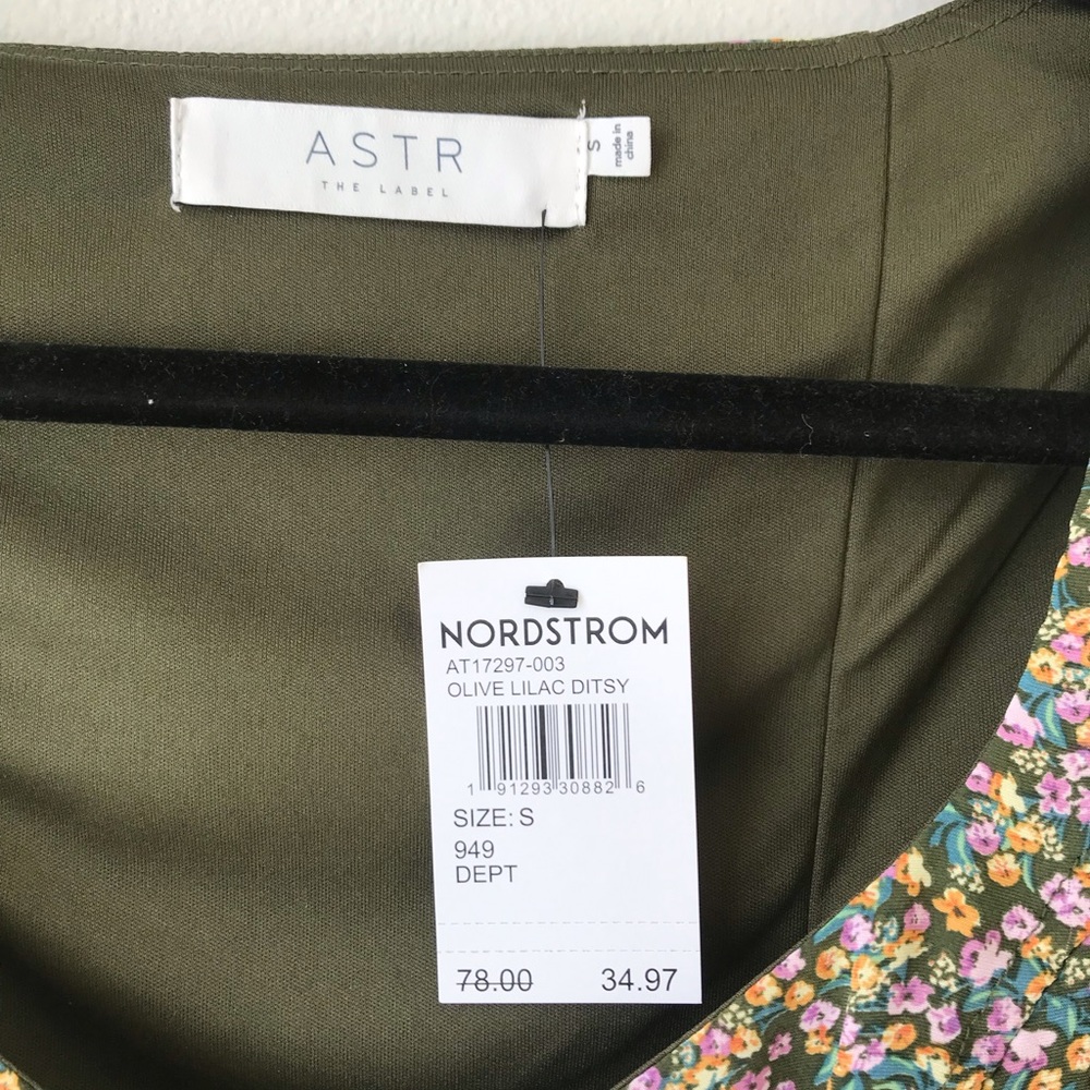 ASTR the Label V-Neck Bubble Sleeve Blouse Crop Top, Olive Lilac Ditsy, Size S - Picture 3 of 11